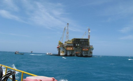 Capa_pag4_inox-e-petroleo-1_1-460x280