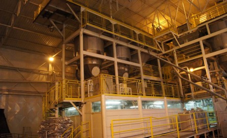 Telhado e tanques de inox - Usina Alta Mogiana